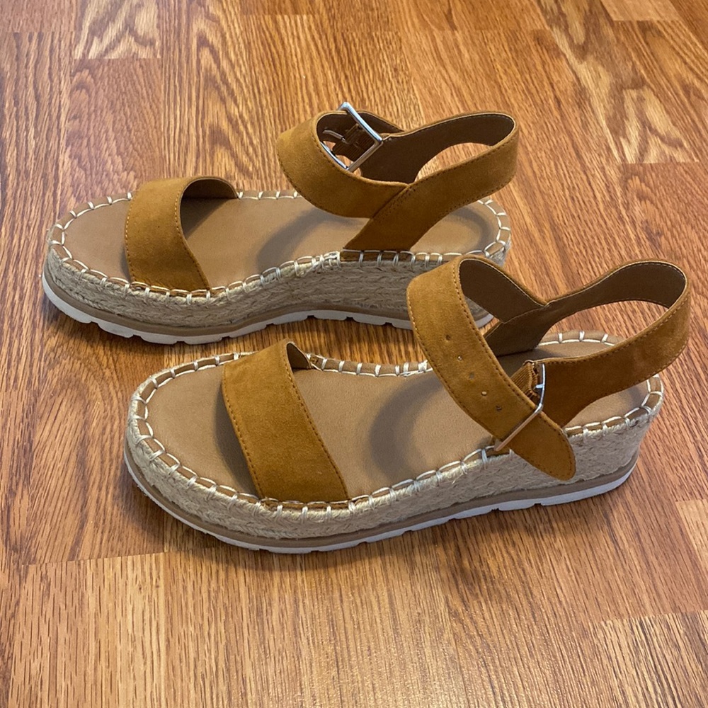 Tan Platforms